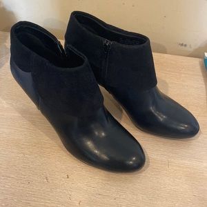 NATURALIZER LIKE NEW Shoe healed booties black faux leather Size 9M